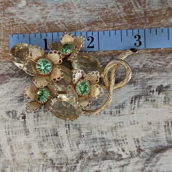 1930's Vaseline Uranium Glass, Czech Glass Filigree Brooch - Picture 9 of 13